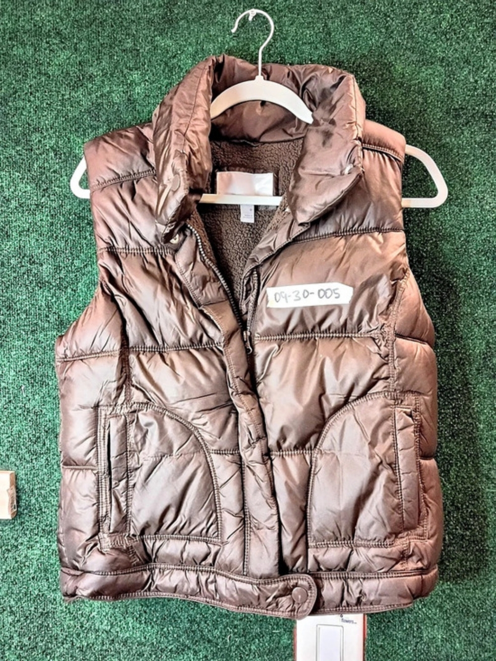 Old Navy Quilted Sherpa-Lined Vest in Brown Medium Like New